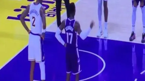 布克末節爆发砍下15分，攜手關鍵時刻獲勝致勝